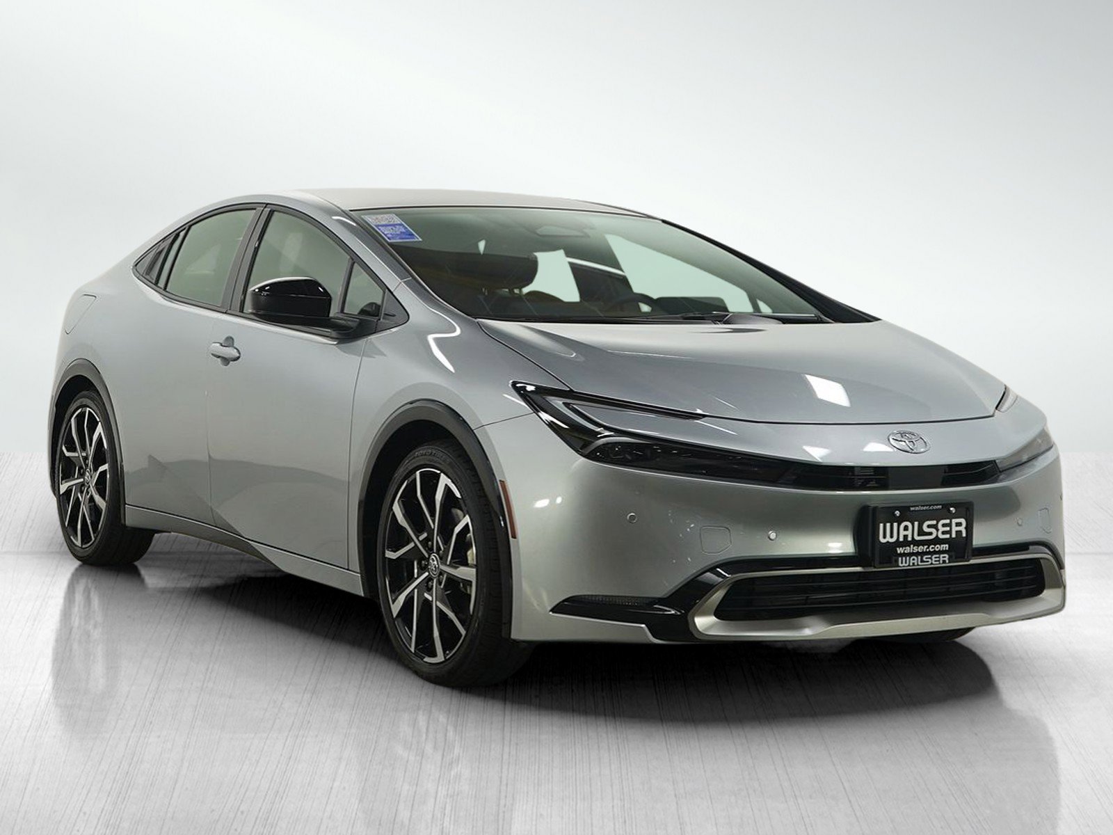 Used 2025 Toyota Prius Plug-In Hybrid image 9