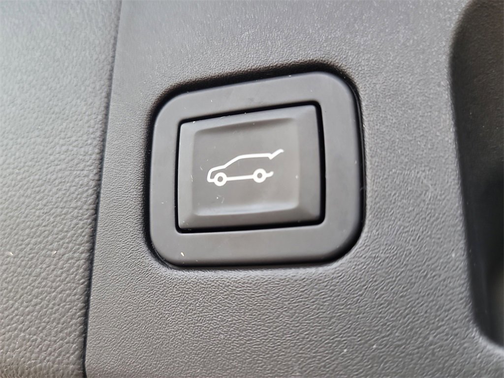 Used 2017 Cadillac XT5 Luxury w/ Driver Awareness Package image 8