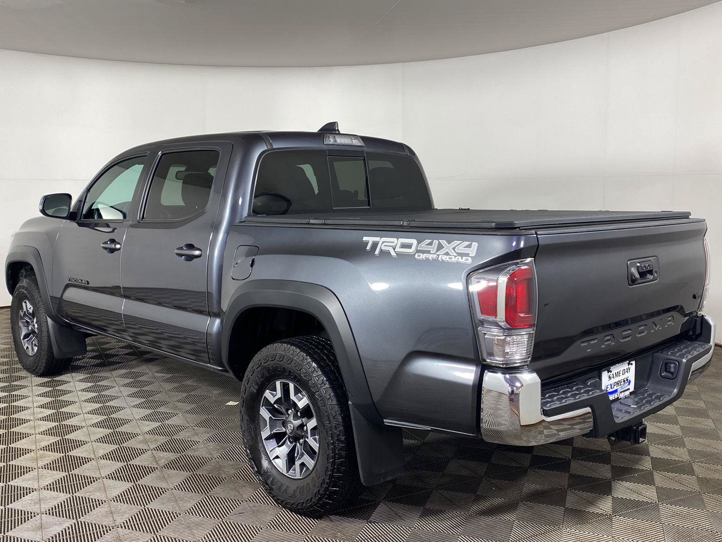 Used 2023 Toyota Tacoma TRD Off-Road AWD/4WD image 4