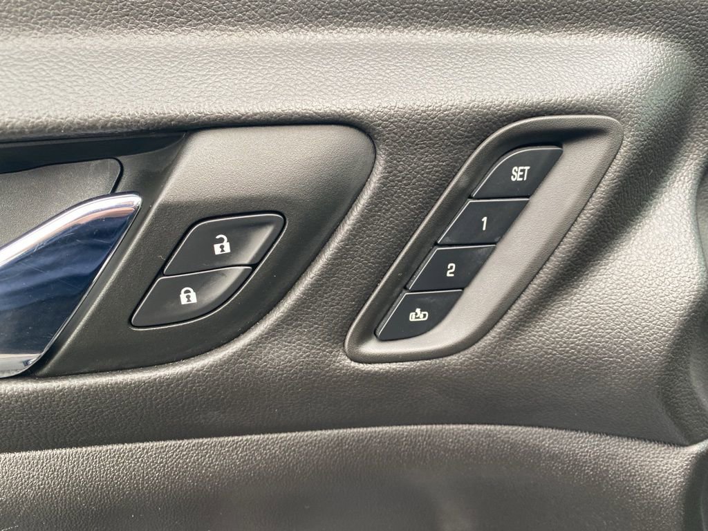 Used 2023 GMC Acadia AT4 w/ Technology Package image 11