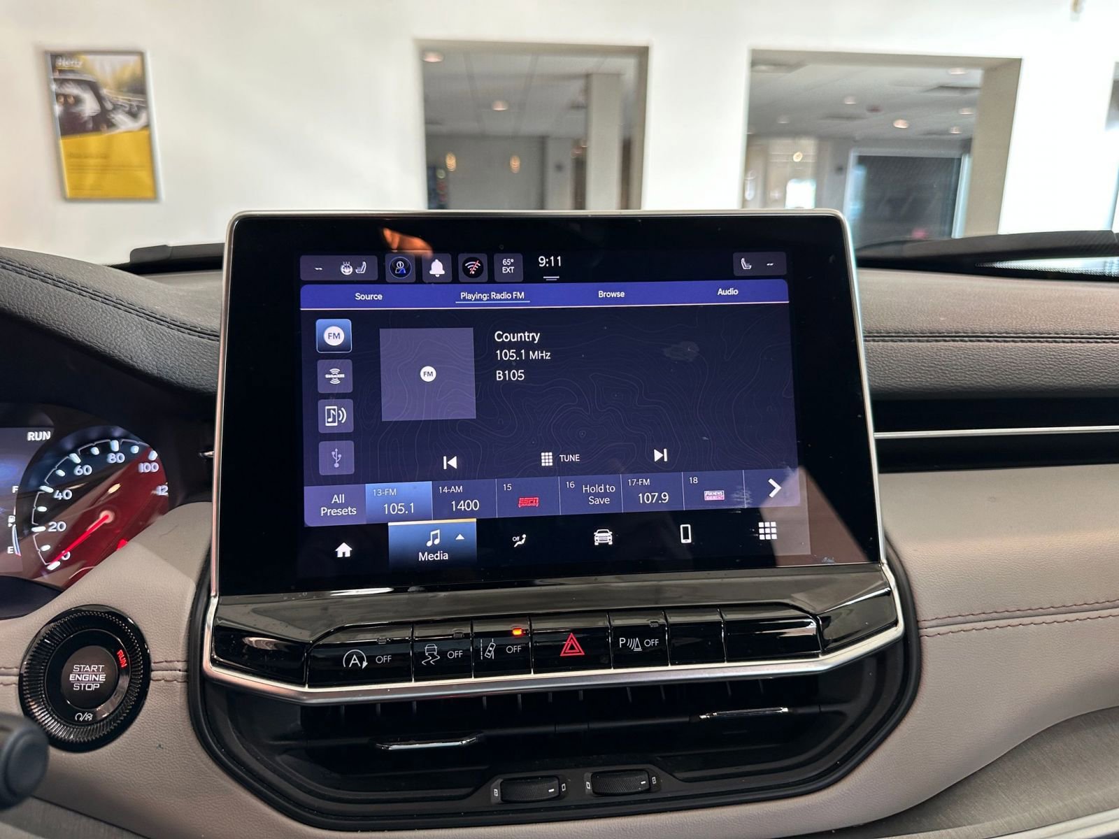 Used 2025 Jeep Compass Limited image 20