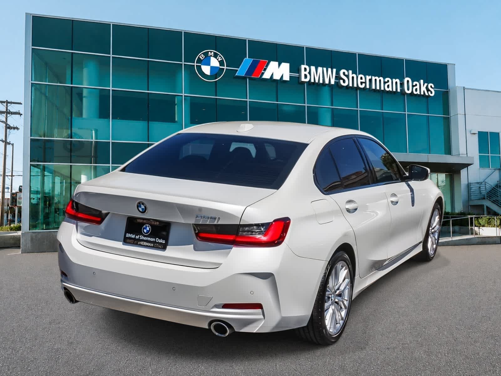 Used 2023 BMW 330i Sedan w/ Convenience Package RWD image 4
