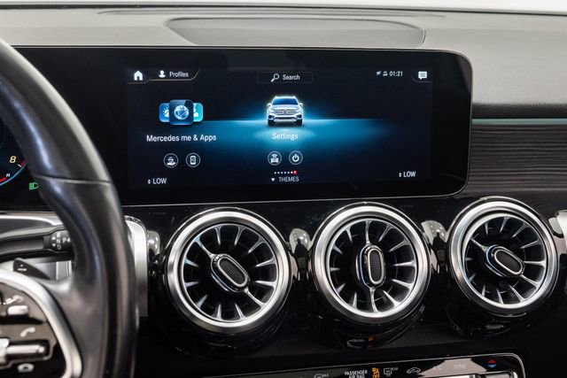 Used 2023 Mercedes-Benz GLB 250 4MATIC w/ Premium Package image 14