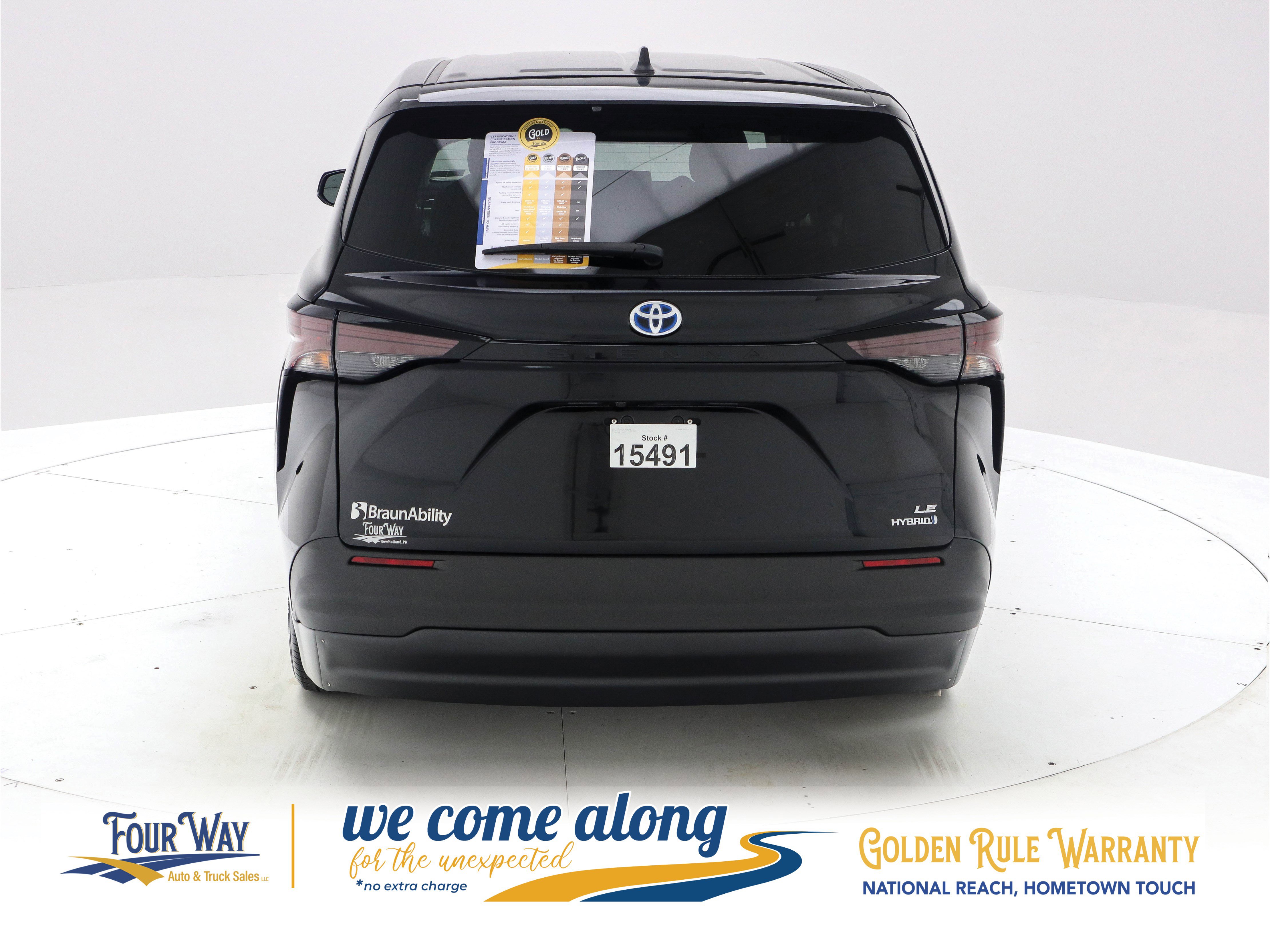 Used 2024 Toyota Sienna LE FWD image 6