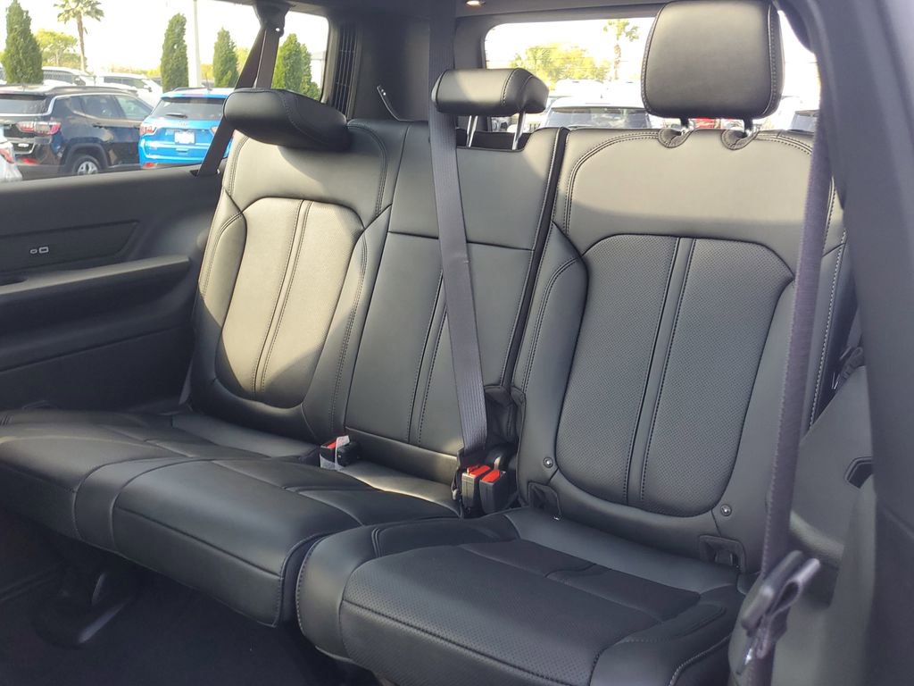 New 2025 Jeep Wagoneer L Series II w/ Convenience Group I image 13