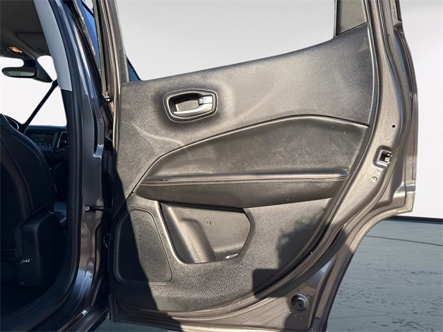 Used 2018 Jeep Compass Latitude w/ Popular Equipment Group image 4