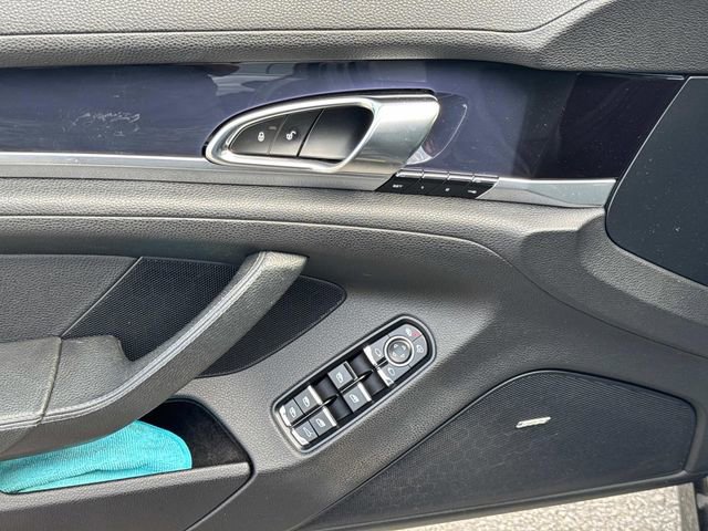 Used 2015 Porsche Panamera image 28