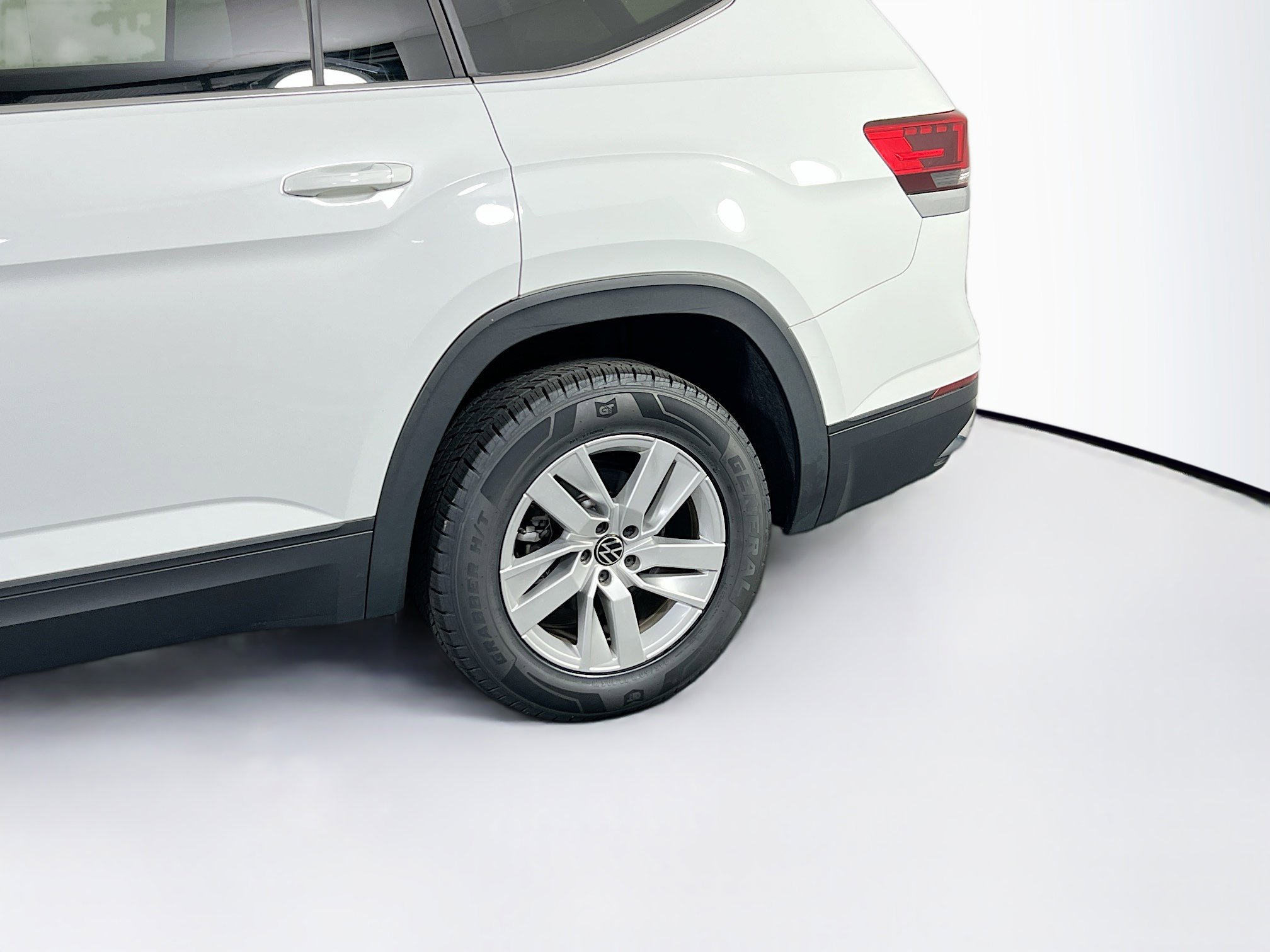 Used 2021 Volkswagen Atlas S image 29