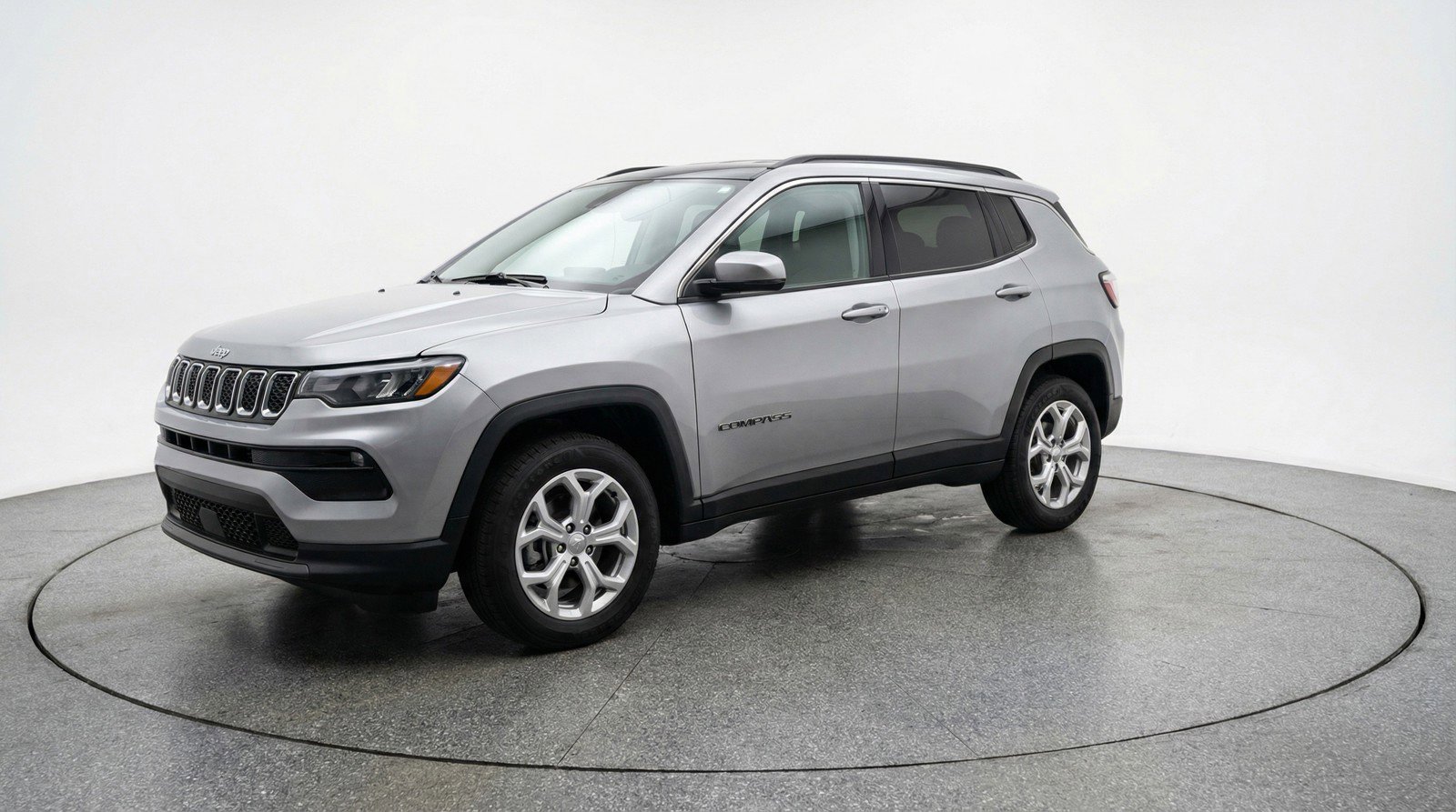 Used 2025 Jeep Compass Latitude AWD/4WD image 3