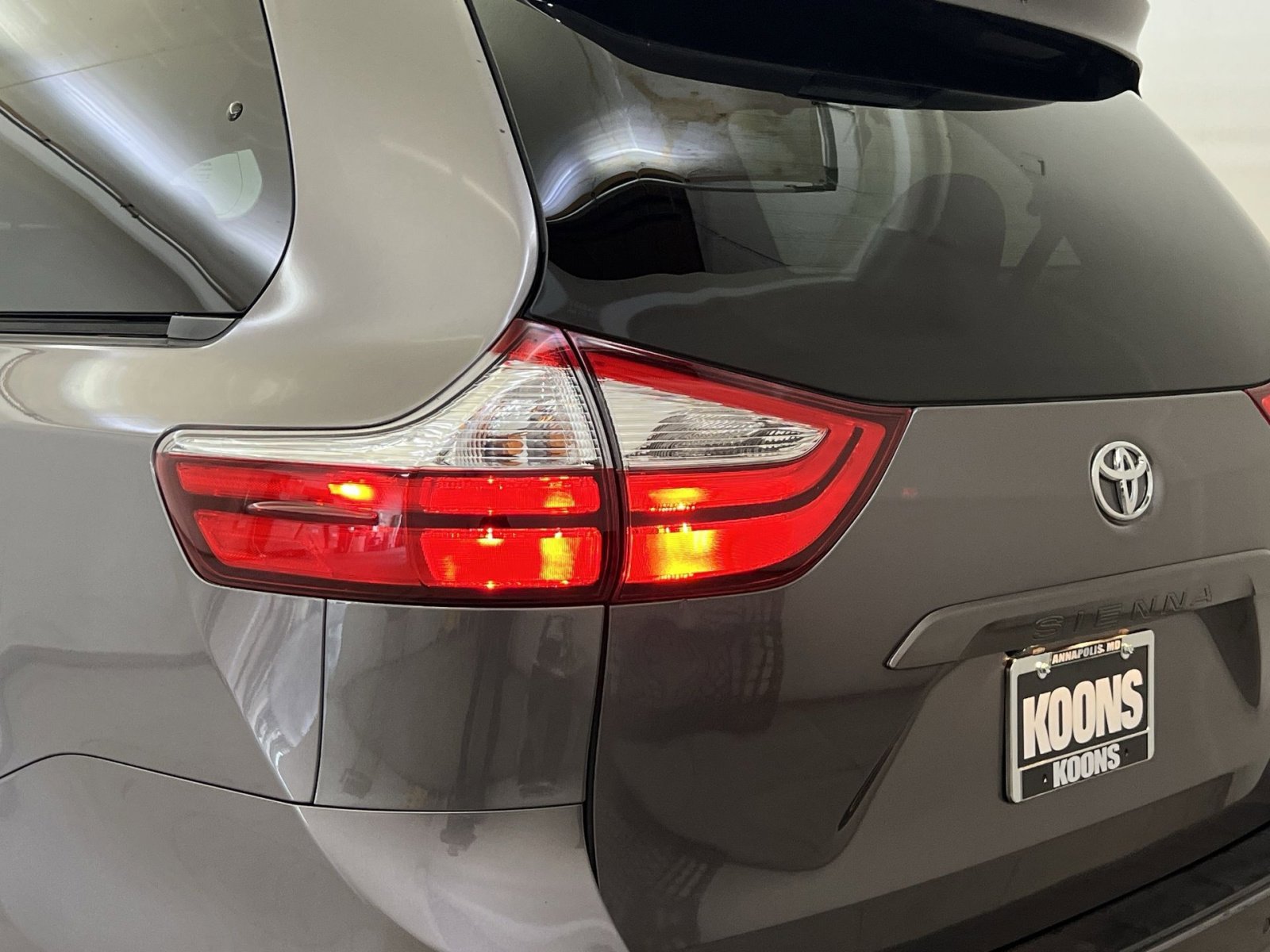 Used 2019 Toyota Sienna XLE w/ XLE Navigation Package image 29