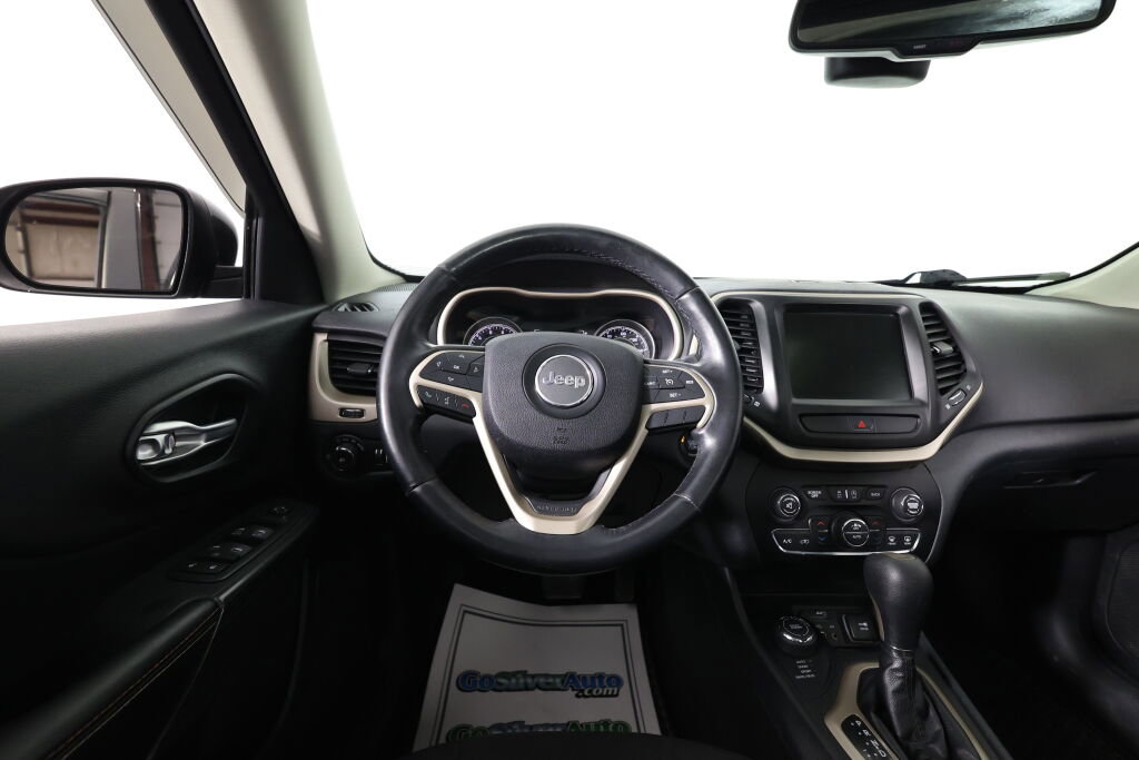 Used 2016 Jeep Cherokee 75th Anniversary image 28