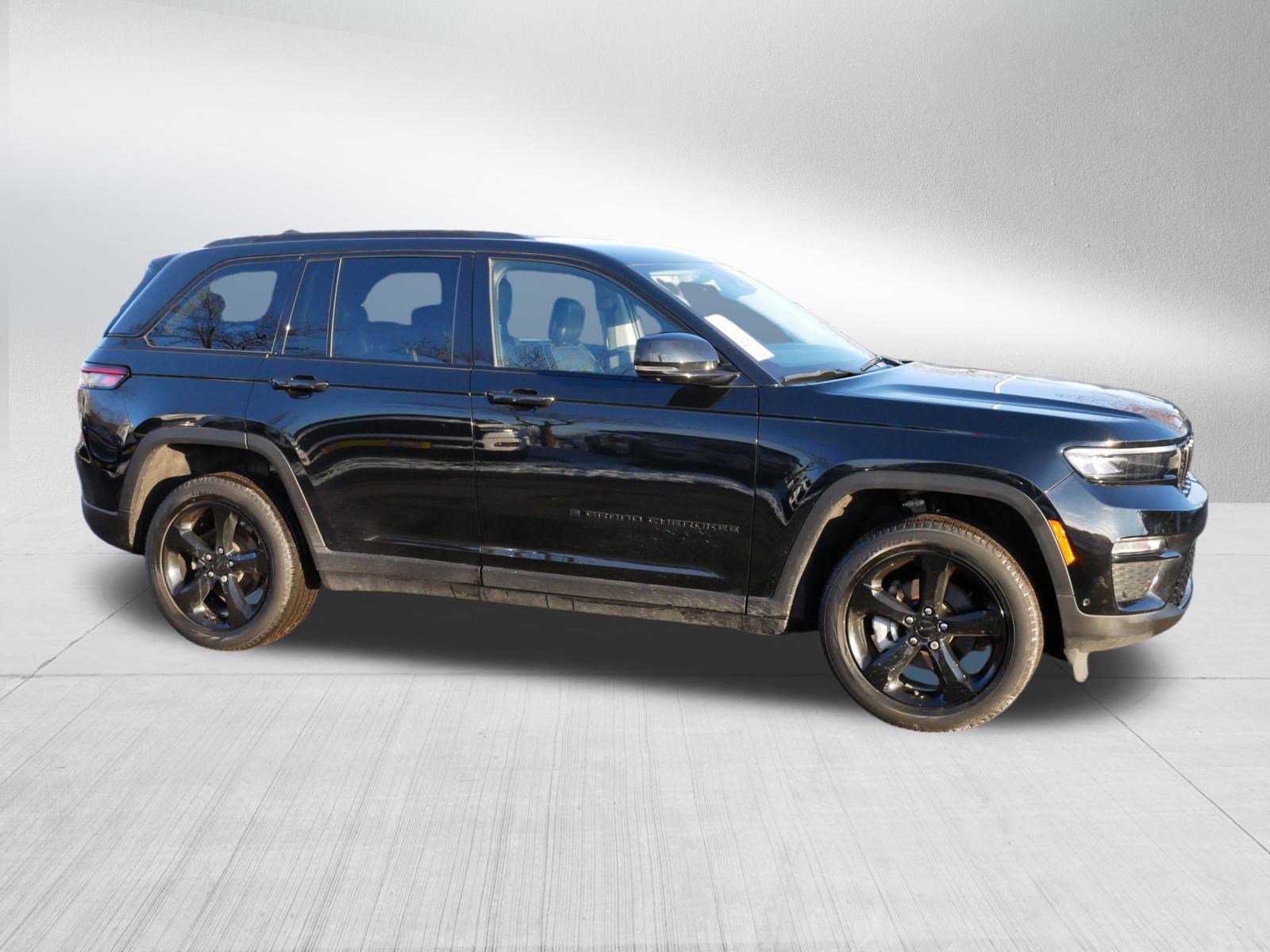Used 2023 Jeep Grand Cherokee Limited w/ Luxury Tech Group II image 8