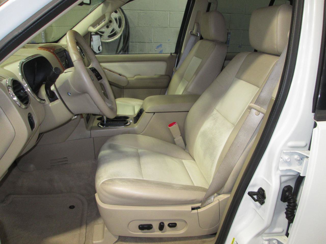 Used 2008 Ford Explorer Eddie Bauer AWD/4WD image 3