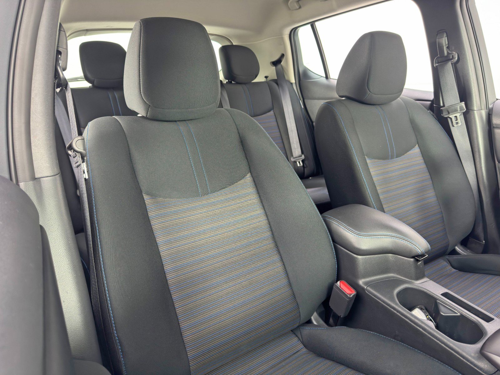 Used 2025 Nissan Leaf S image 27