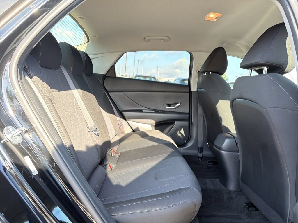 Used 2023 Hyundai Elantra SE FWD image 14
