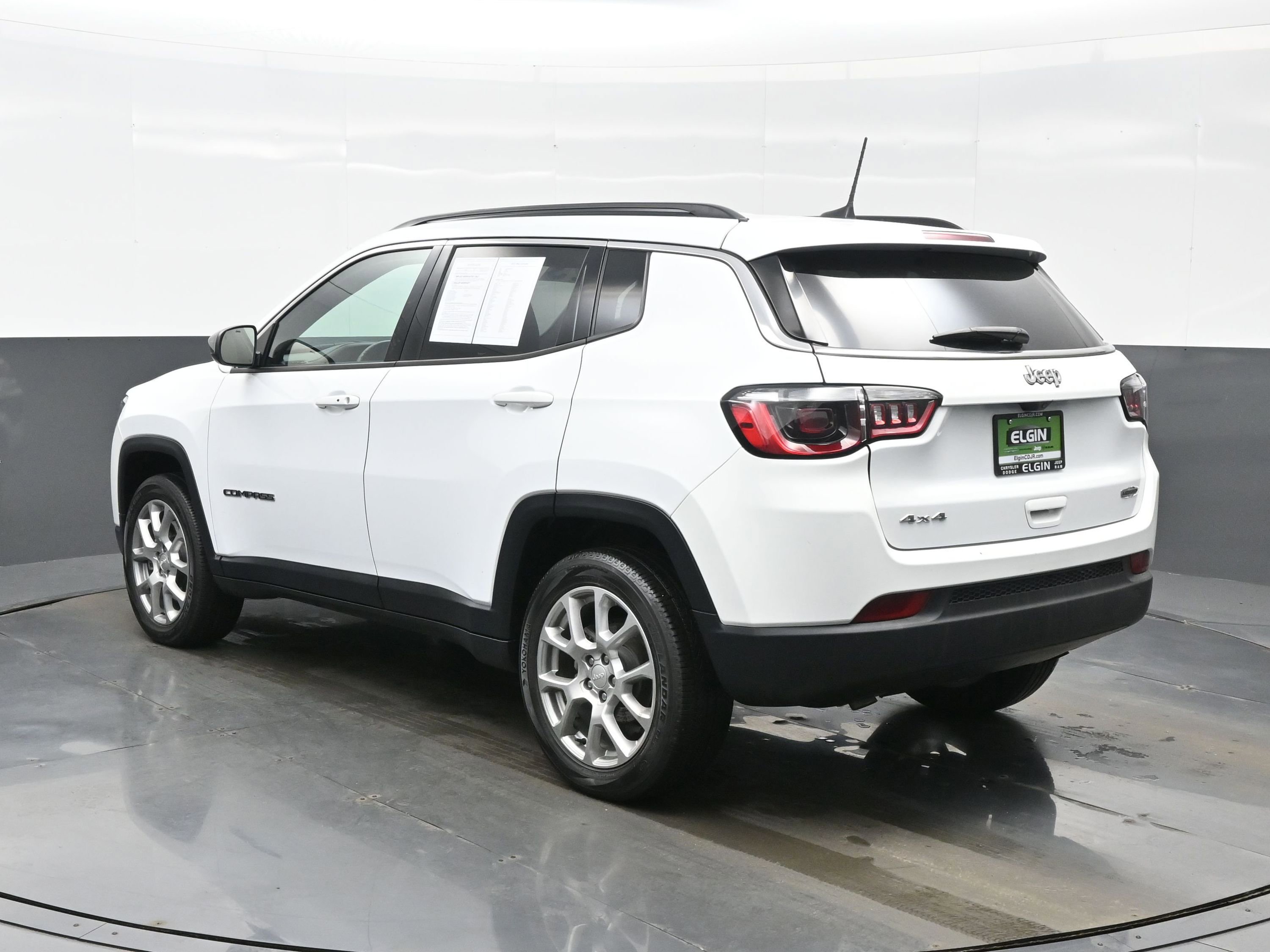 Used 2023 Jeep Compass Latitude image 4