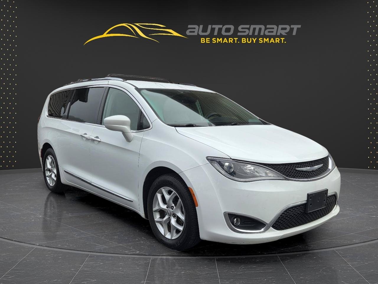 Used 2017 Chrysler Pacifica Touring-L Plus w/ Tire & Wheel Group FWD image 7