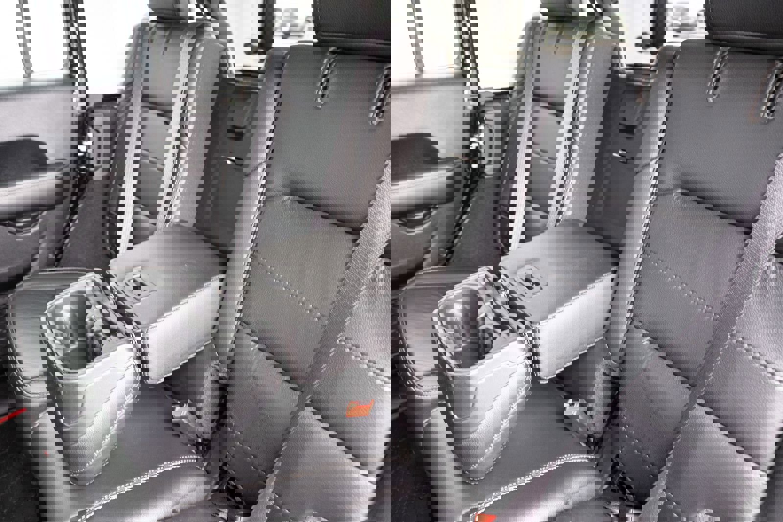 Used 2018 Jeep Wrangler Unlimited Sahara w/ Uconnect 4C Nav & Sound Group image 15