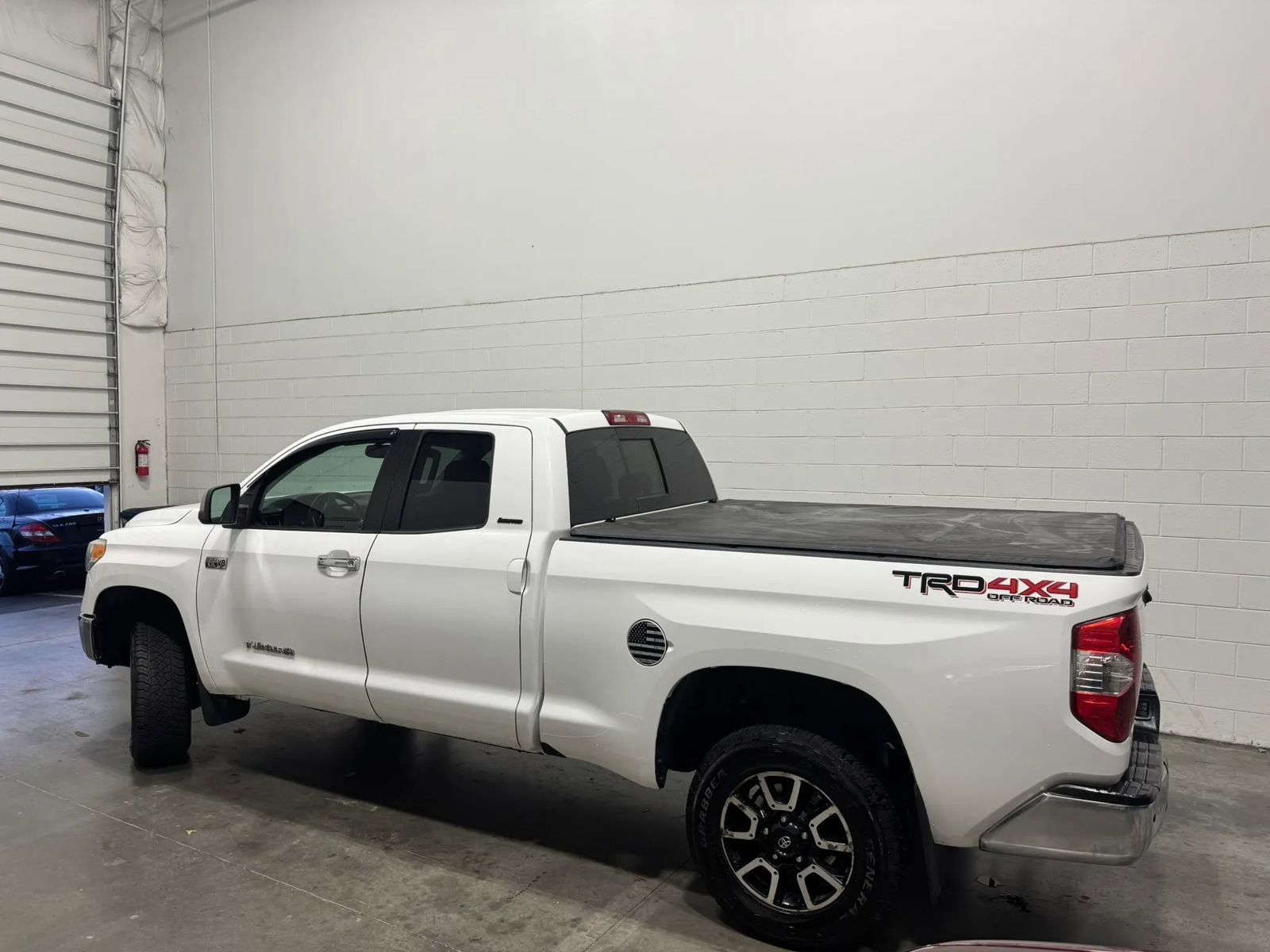 Used 2015 Toyota Tundra Limited w/ Limited Premium Package AWD/4WD image 5