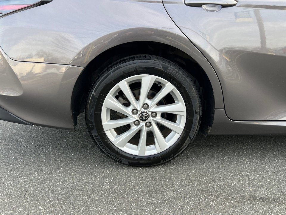 Used 2022 Toyota Camry LE image 27