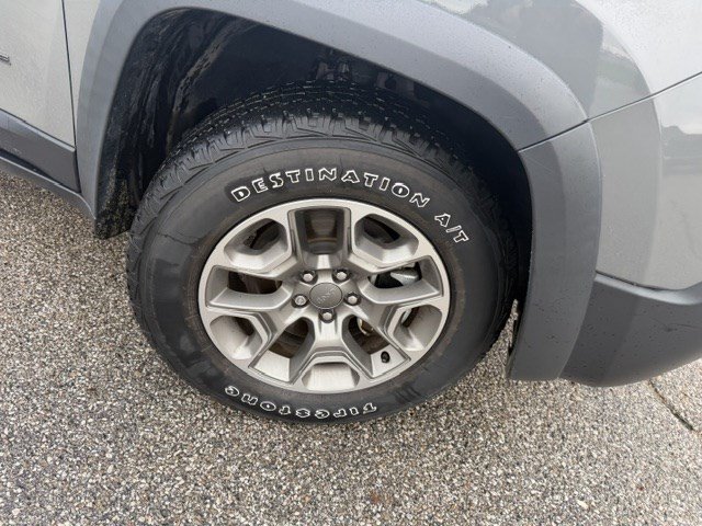 Used 2022 Jeep Cherokee Trailhawk w/ Sound & Nav Group AWD/4WD image 39