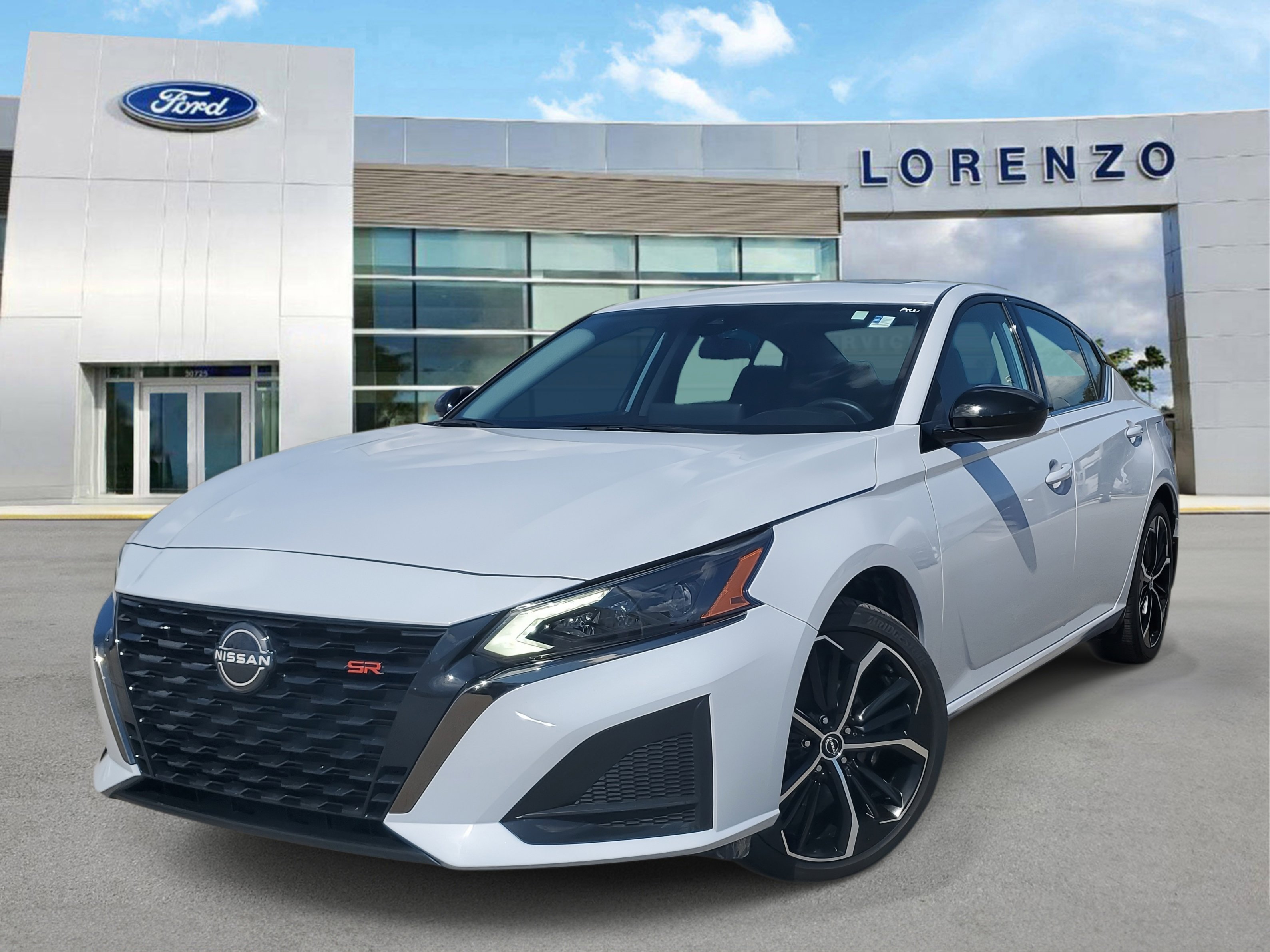 Used 2024 Nissan Altima 2.5 SR w/ SR Premium Package image 1