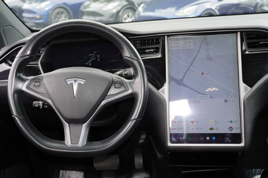 Used 2018 Tesla Model X 75D AWD/4WD image 2