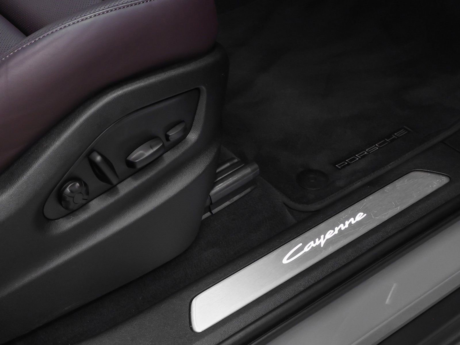 Certified 2025 Porsche Cayenne E-Hybrid image 21