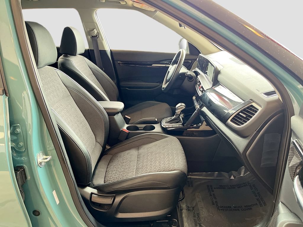 Used 2025 Kia Seltos S AWD/4WD image 28