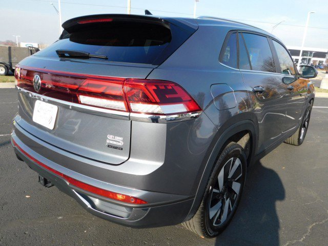 Used 2025 Volkswagen Atlas Cross Sport SE image 3