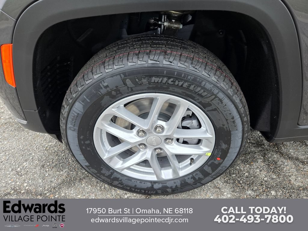 New 2026 Jeep Grand Cherokee L Laredo AWD/4WD image 9