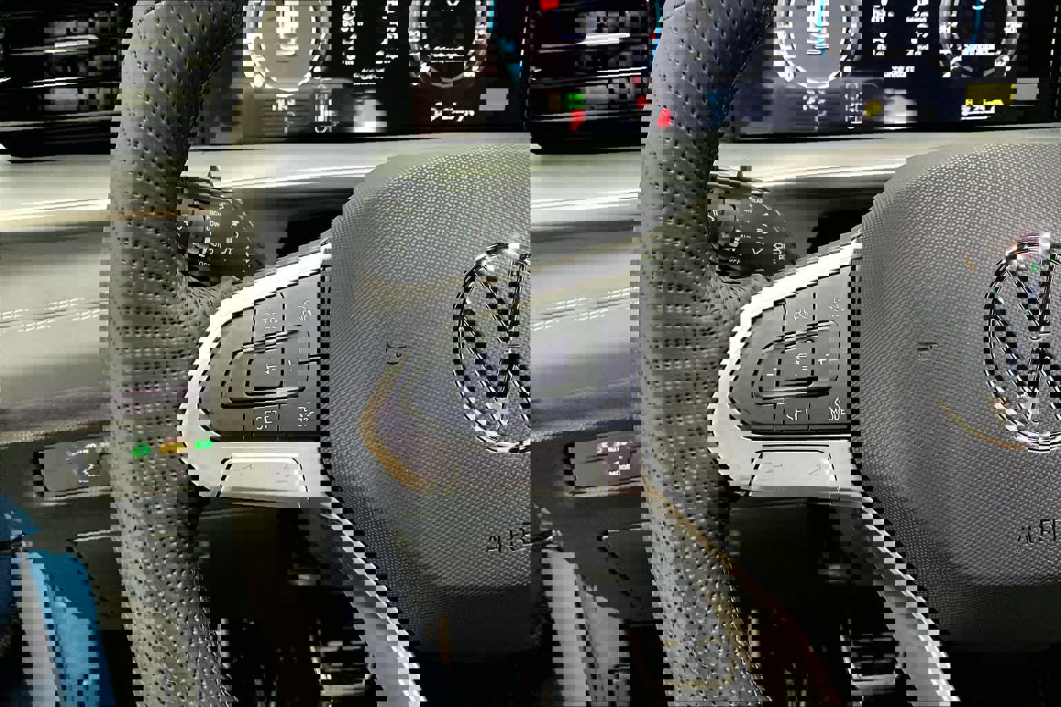 New 2026 Volkswagen Tiguan SE R-Line image 17