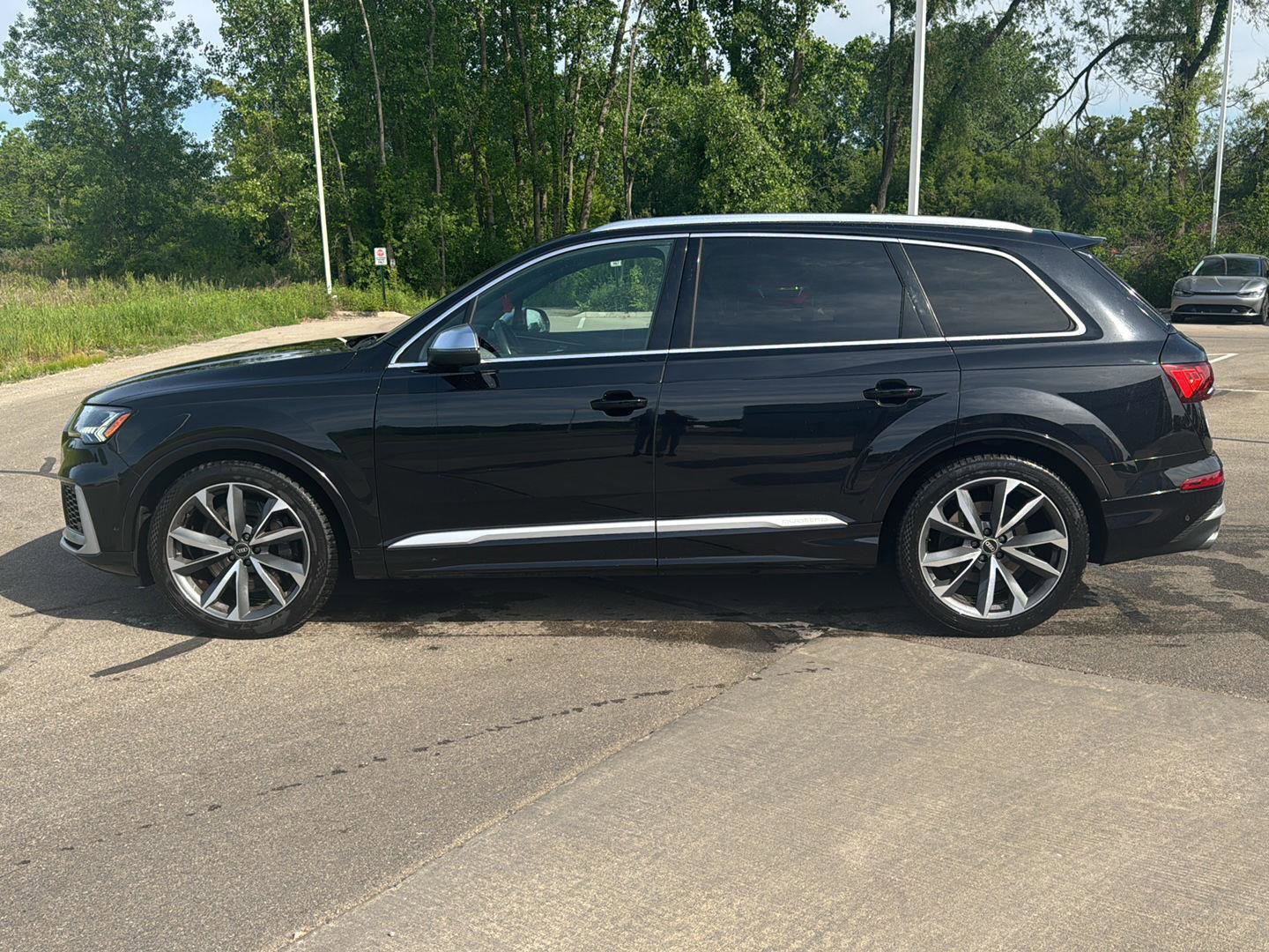 Used 2021 Audi SQ7 Premium Plus w/ Executive Package AWD/4WD image 2