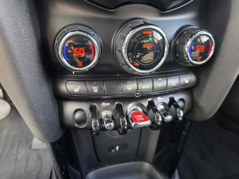 Used 2020 MINI Cooper 4-Door Hardtop FWD image 25