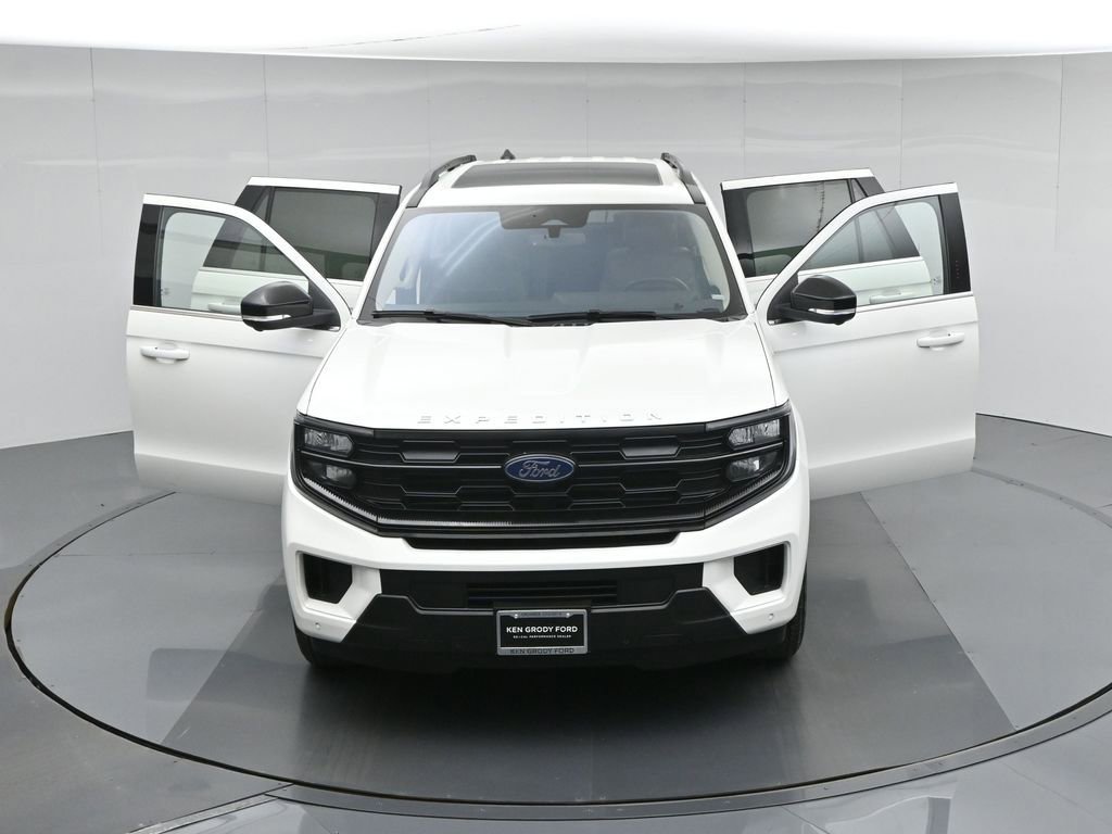 Certified 2025 Ford Expedition Active AWD/4WD image 44