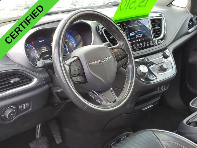 Used 2019 Chrysler Pacifica Limited w/ S Appearance Package image 11