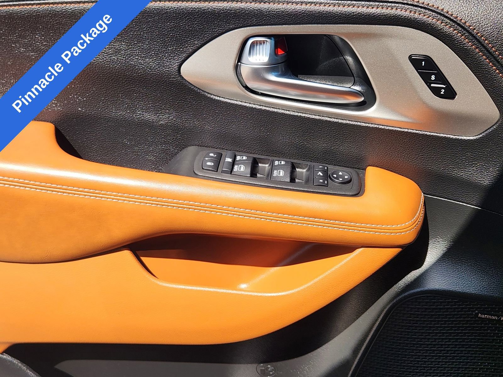 Used 2025 Chrysler Pacifica Pinnacle image 24