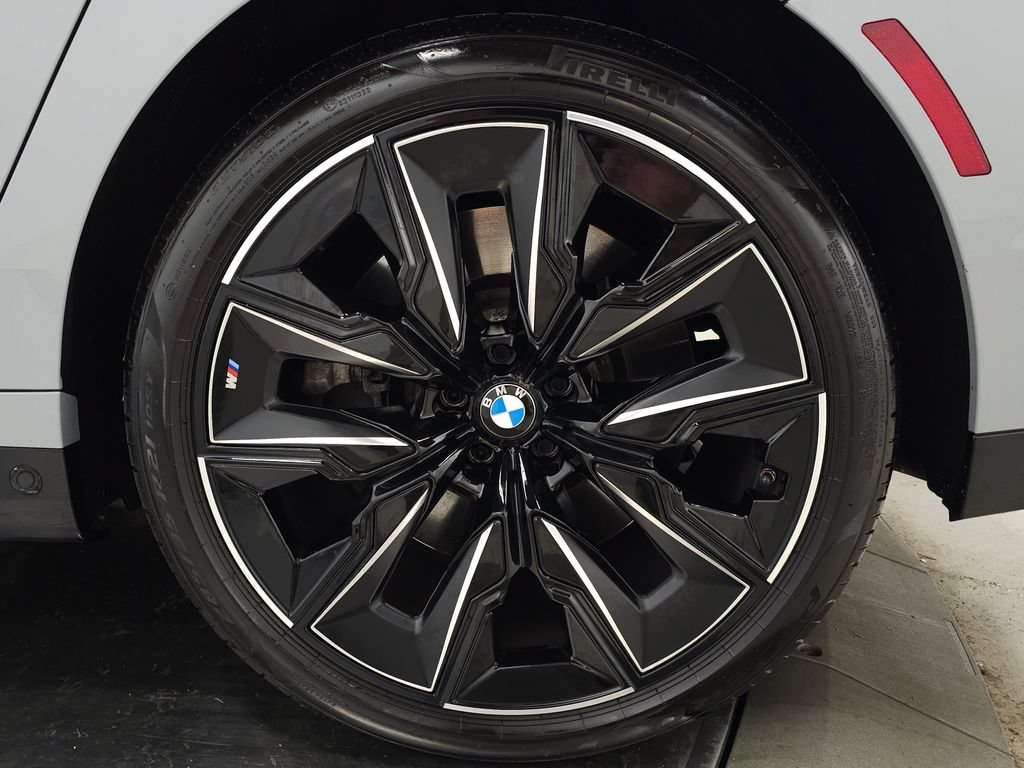 Used 2023 BMW 760i xDrive w/ Luxury Rear Seating Package AWD/4WD image 14