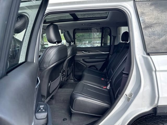 Used 2023 Jeep Grand Cherokee Limited w/ Black Appearance Package AWD/4WD image 23