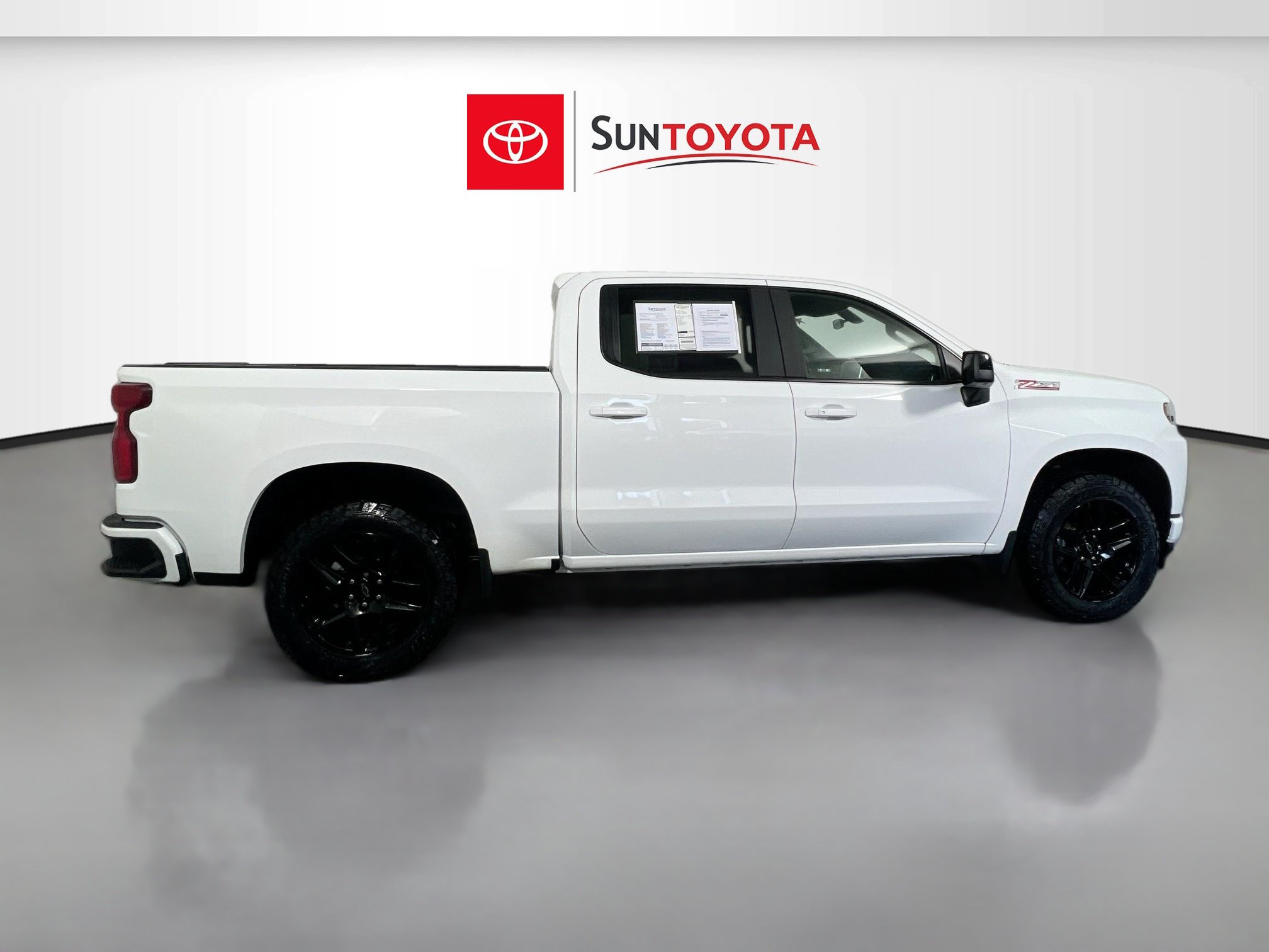 Used 2022 Chevrolet Silverado 1500 RST w/ LPO, Blackout Package AWD/4WD image 2