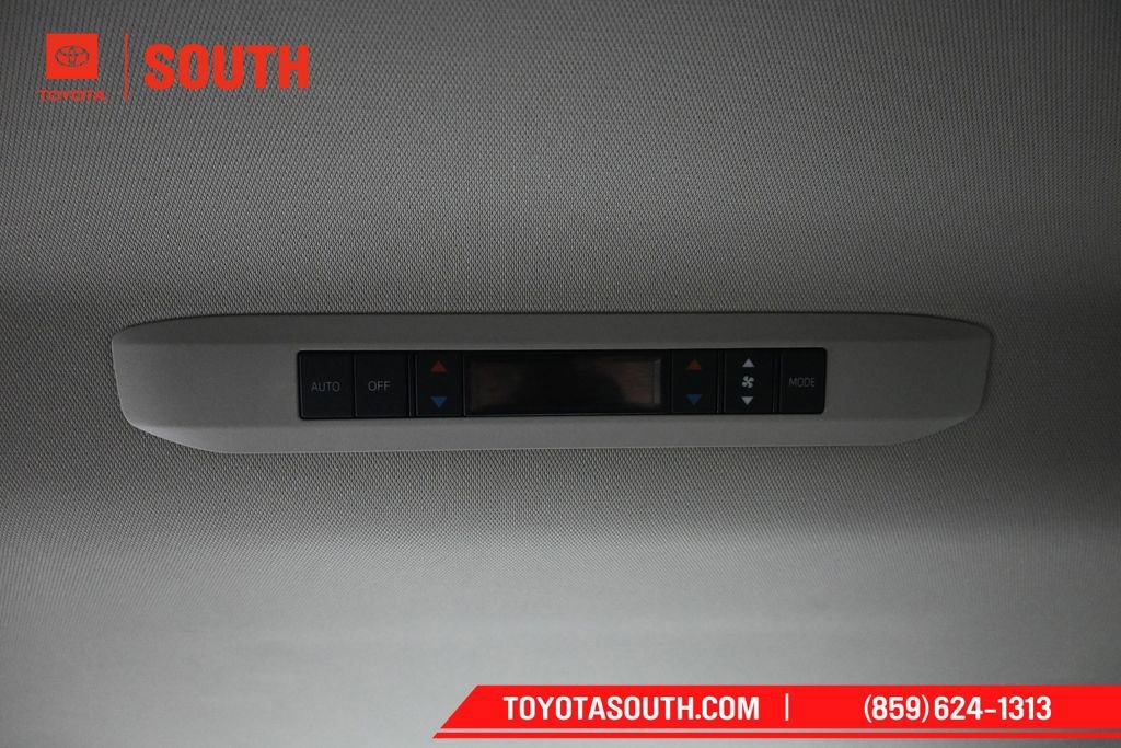 Used 2025 Toyota Sienna XLE FWD image 29