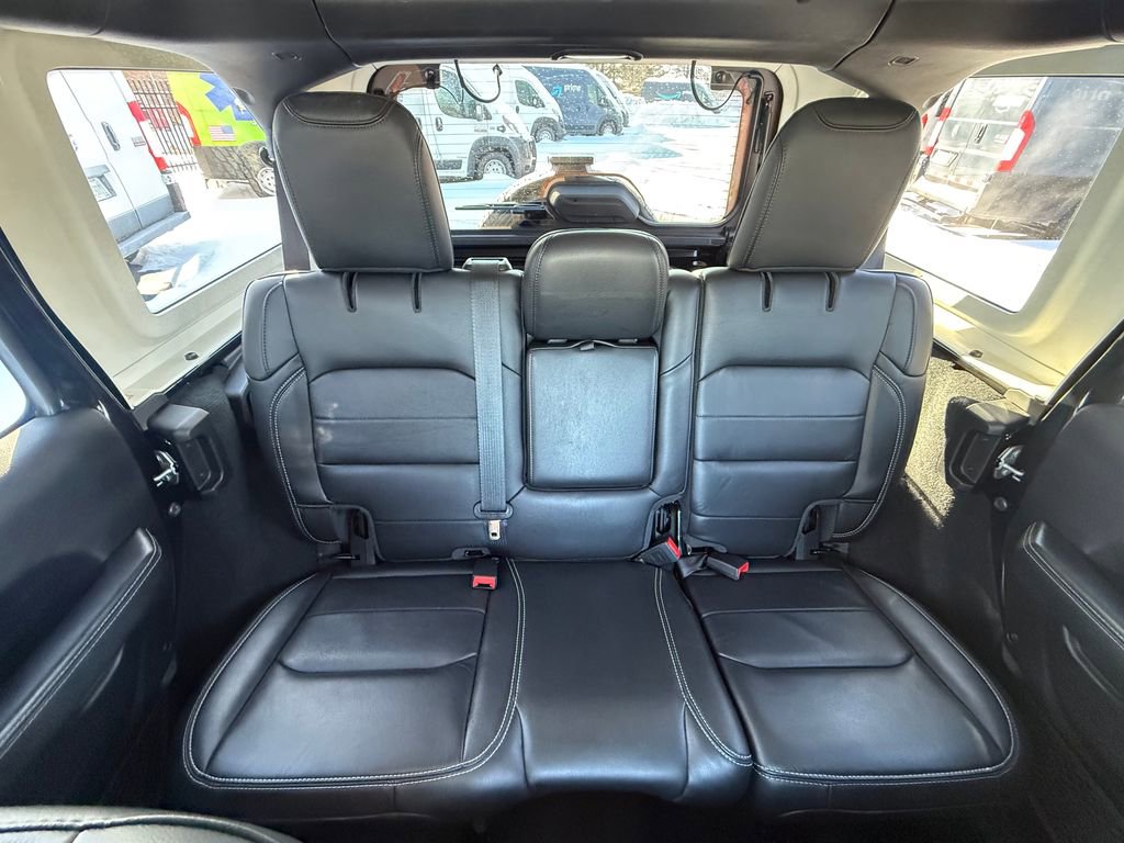 Used 2022 Jeep Wrangler Unlimited Sahara w/ Cold Weather Group image 16