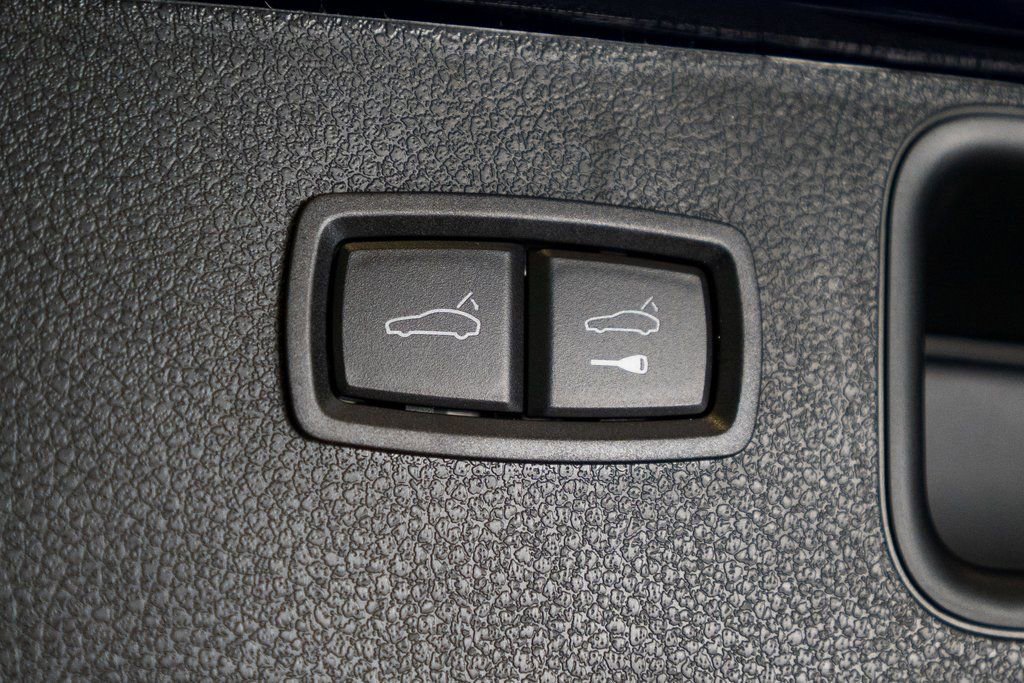 New 2026 Porsche Macan image 40