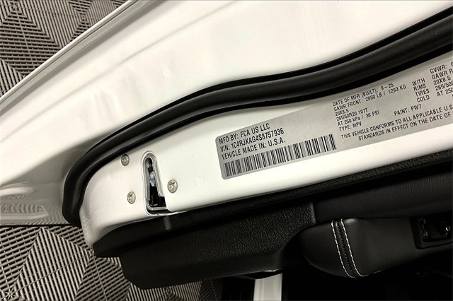 New 2025 Jeep Grand Cherokee L Altitude image 14