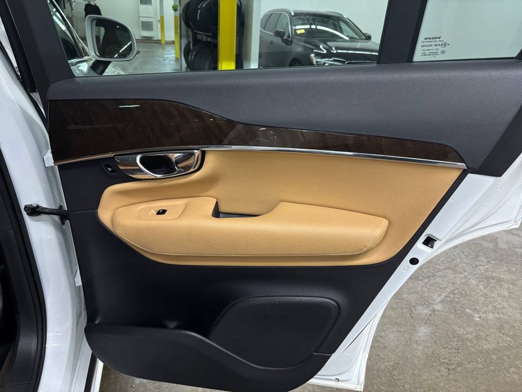 Used 2016 Volvo XC90 T6 Momentum w/ Momentum Plus Package AWD/4WD image 20