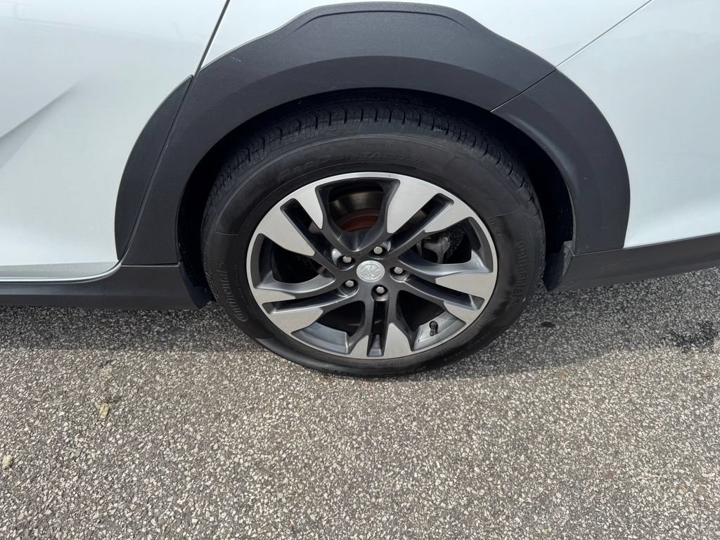 Used 2018 Buick Regal Essence w/ Driver Confidence Package #1 AWD/4WD image 28