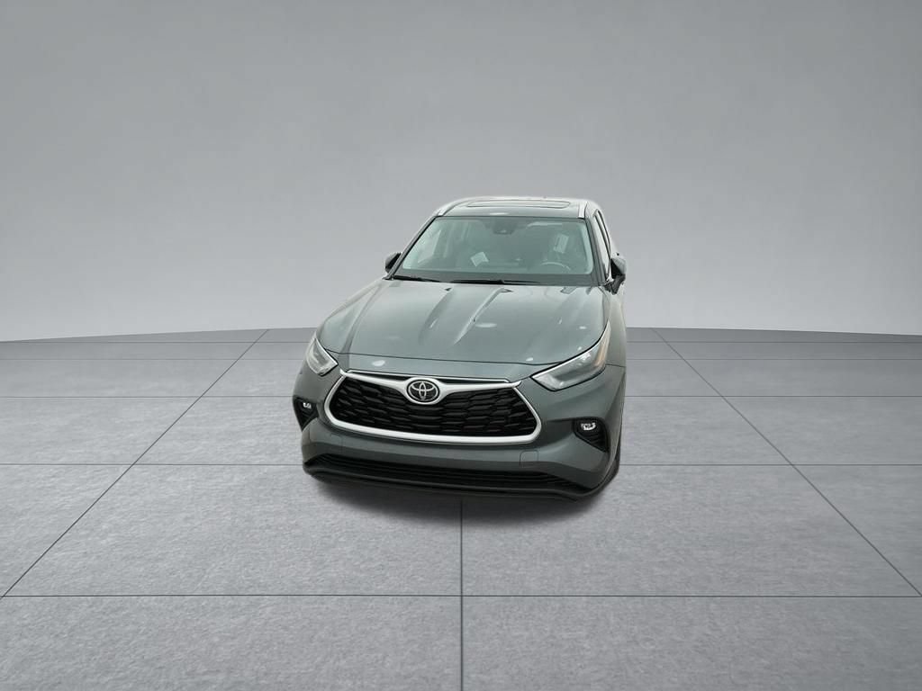 Used 2023 Toyota Highlander XLE FWD image 18