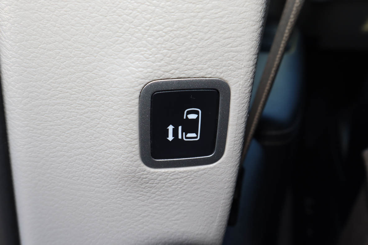 Used 2023 Chrysler Pacifica Touring-L FWD image 19