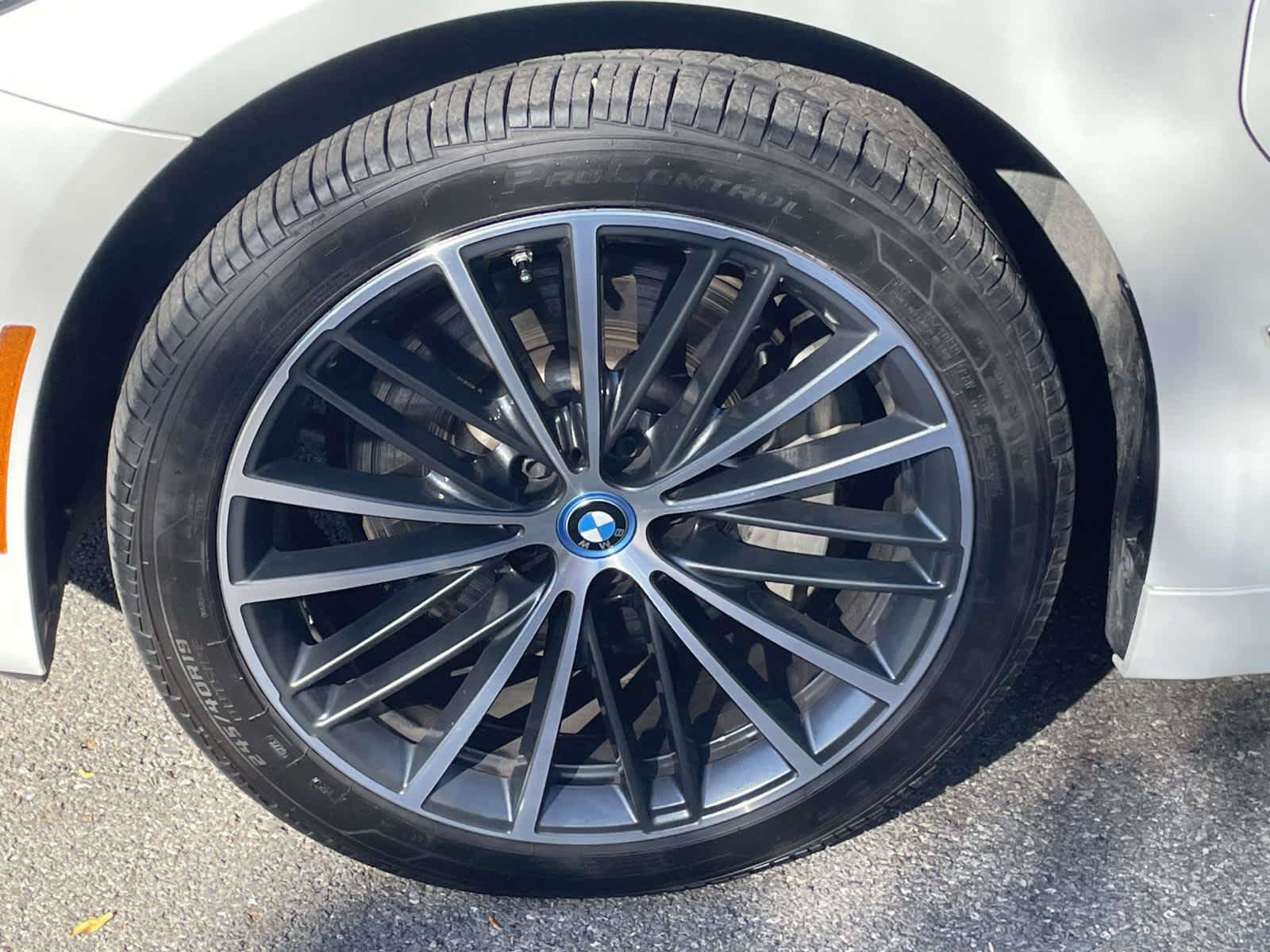 Used 2023 BMW 530e xDrive w/ Premium Package AWD/4WD image 10