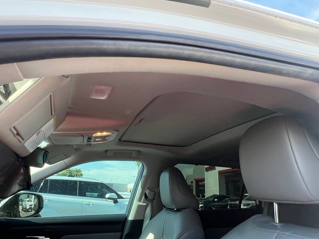 Used 2020 Toyota Highlander XLE FWD image 7